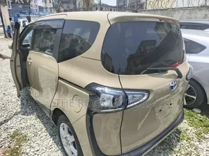 Toyota Sienta 2019 Brown