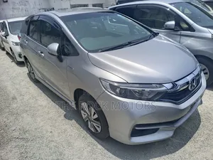 Honda Fit Shuttle 2019 Silver