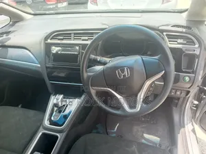 Honda Fit Shuttle 2019 Silver