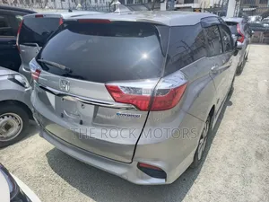 Honda Fit Shuttle 2019 Silver