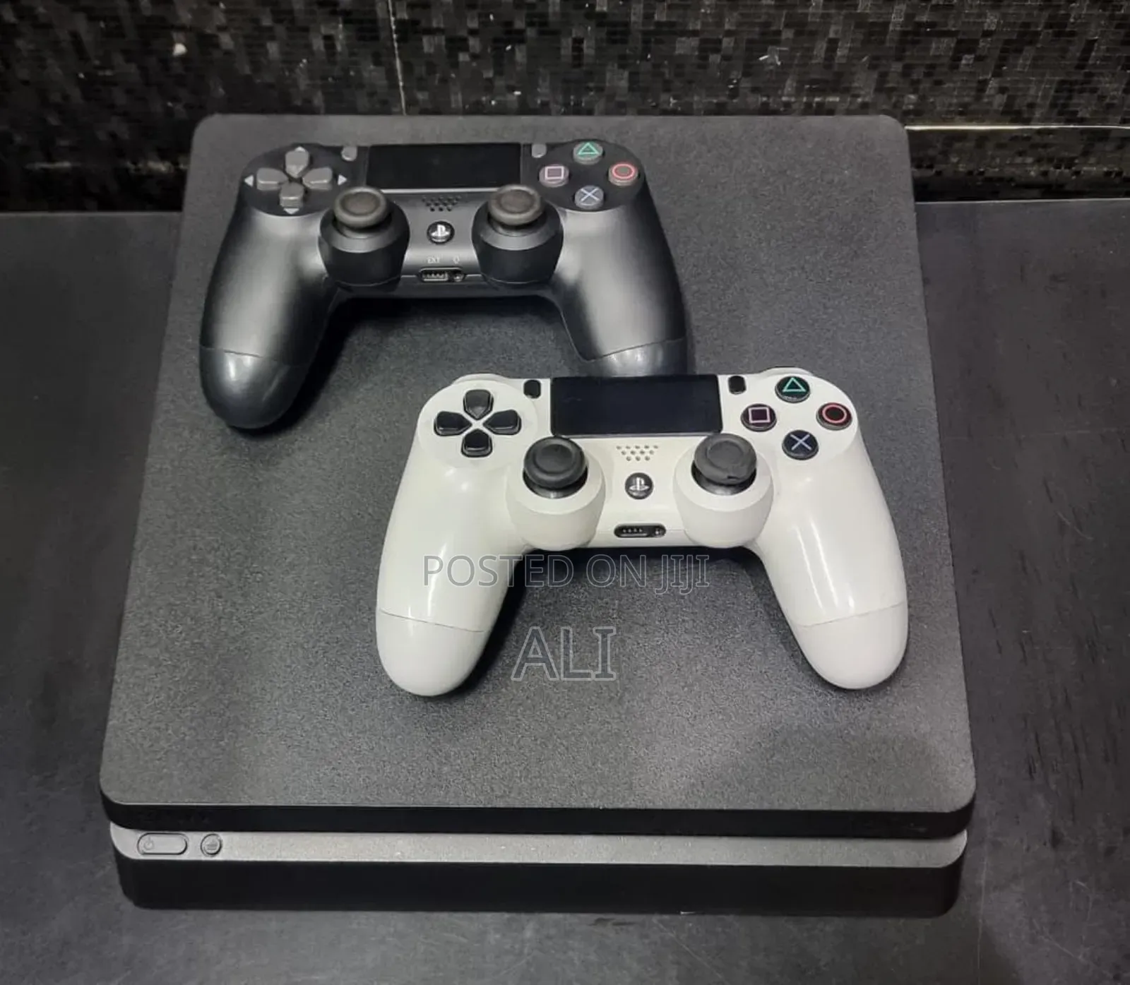 Chipped Ps4 Slim With 8 Games