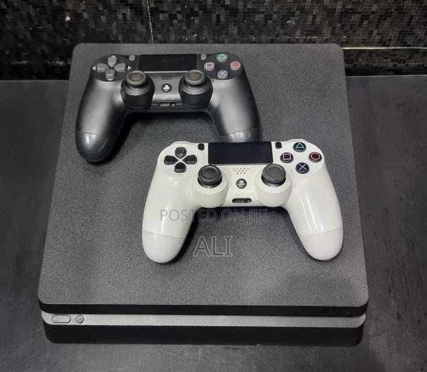 Chipped Ps4 Slim With 8 Games