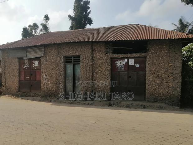 5bdrm House in Majaoni, Utange for sale