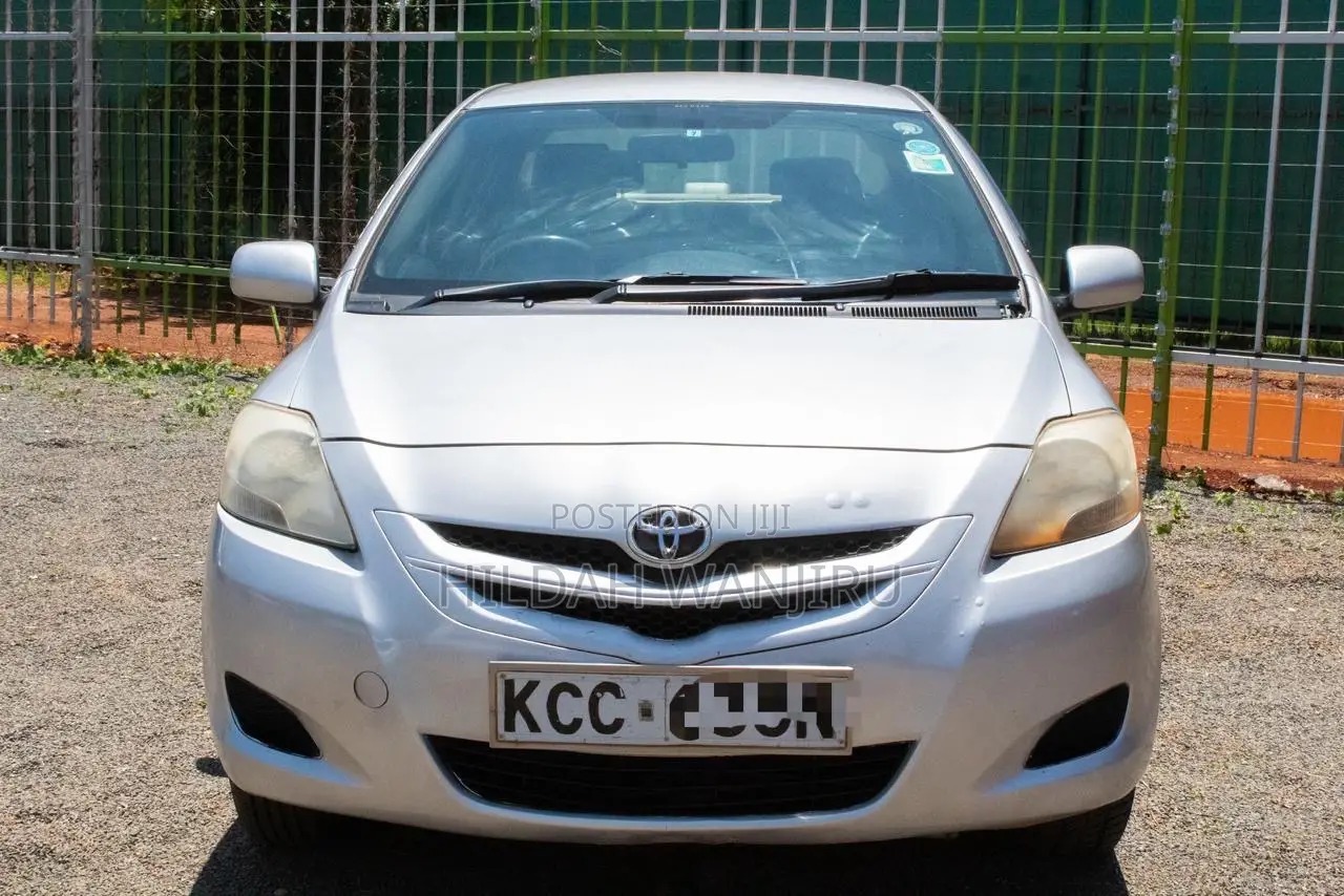 Toyota Belta 2009 Silver