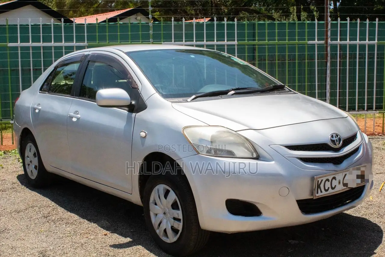 Toyota Belta 2009 Silver