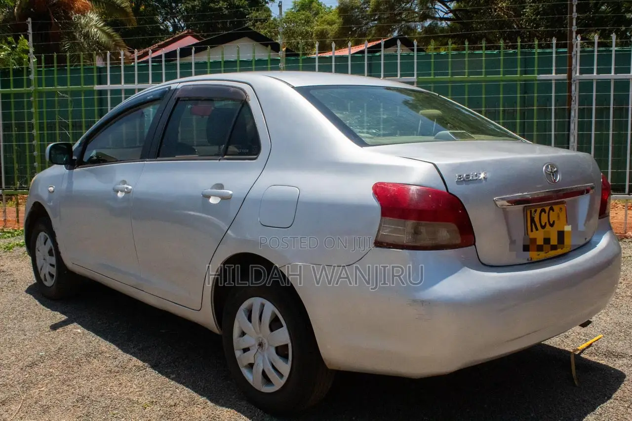 Toyota Belta 2009 Silver
