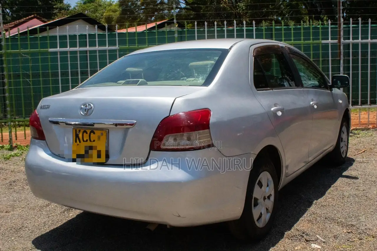 Toyota Belta 2009 Silver