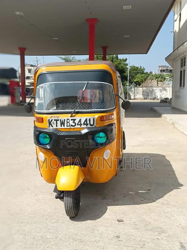 Bajaj RE 2018 Yellow