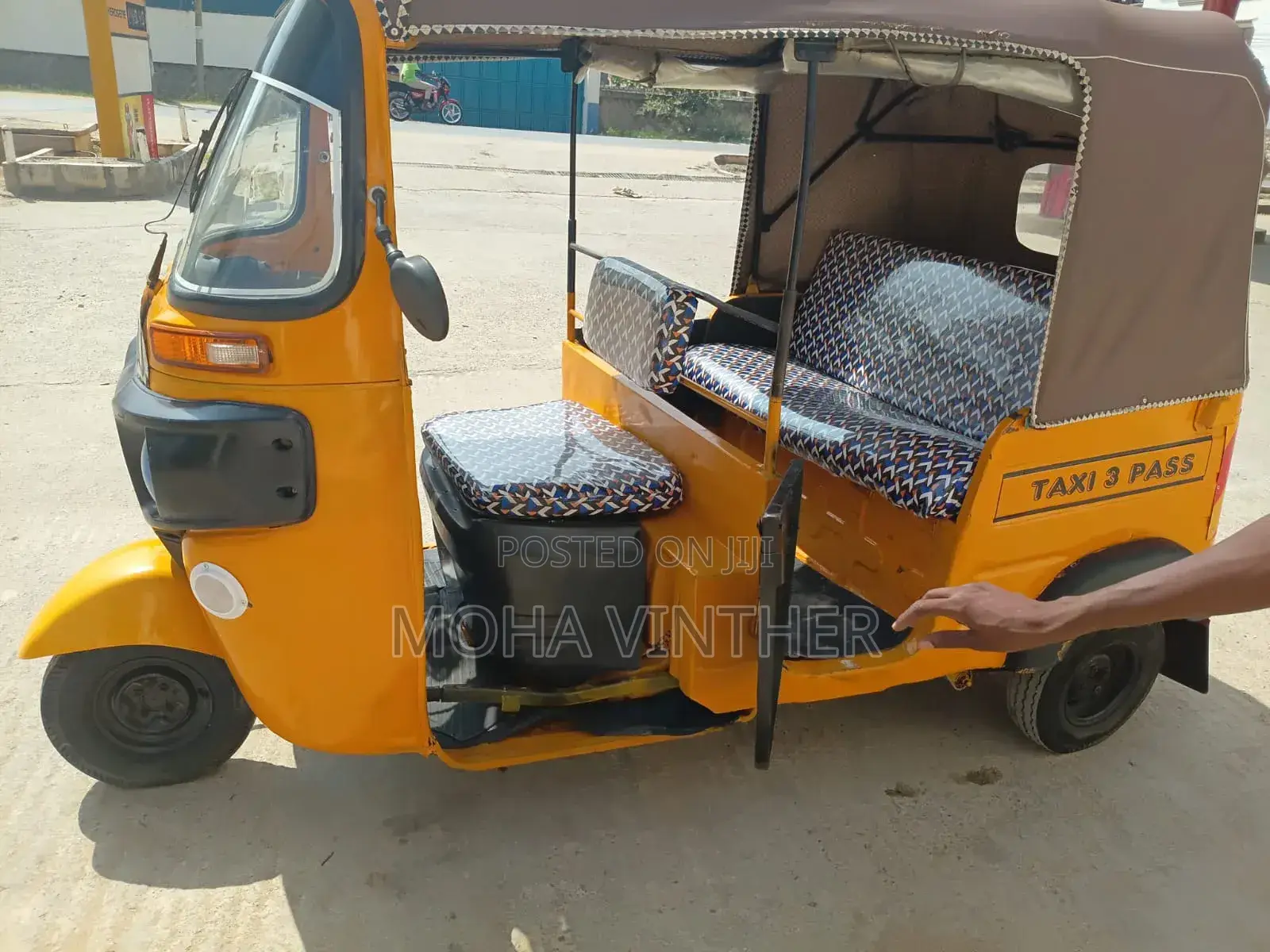 Bajaj RE 2018 Yellow