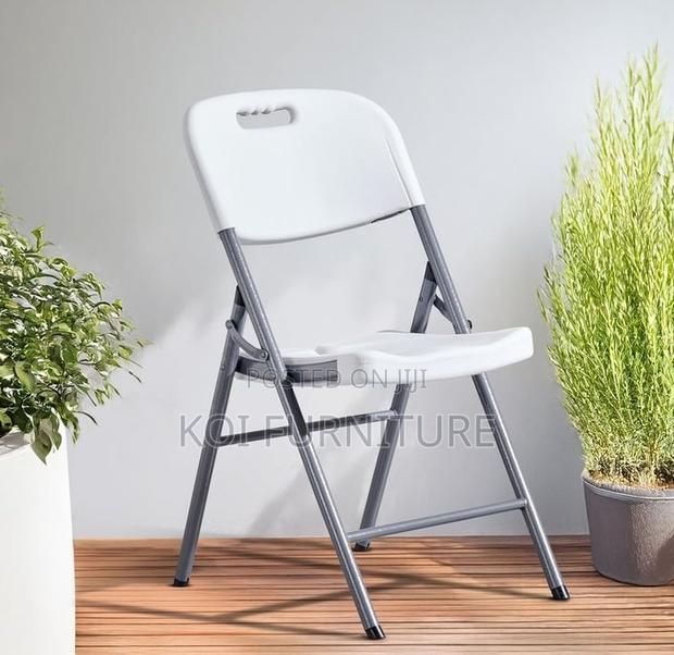 Office Chair : White Plastic Folding Event Chair