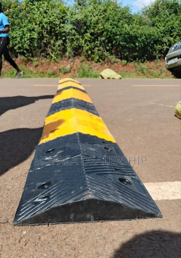 50mm Durable Rubber Speed Bumps - thumbnail 2