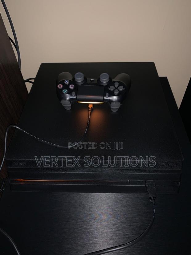 Play Station 4 Pro - main view