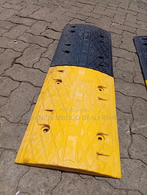 Safety Tarmac Rubber Speed Bumps - main view