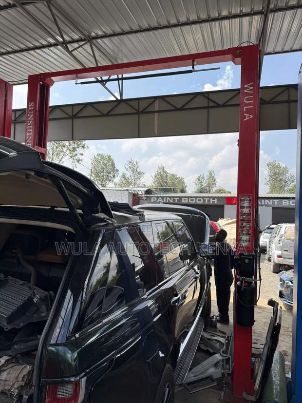 Heavy Duty High Quality Vehicle Two Post Lift With All Accessories - thumbnail 2