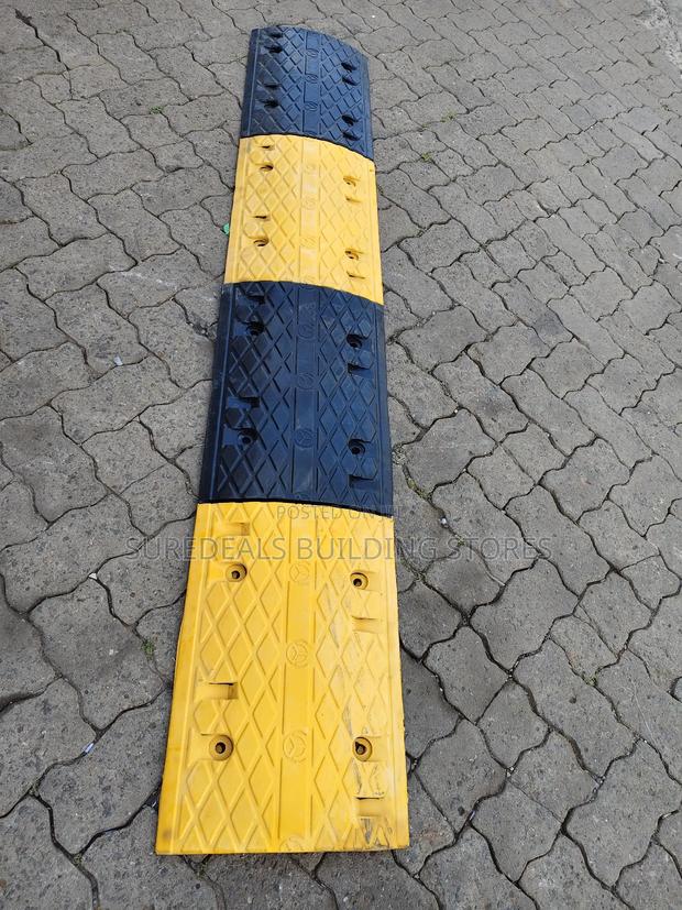 High Quality Reflective Rubber Speed Bump - thumbnail 2