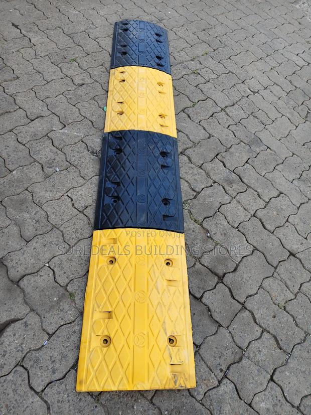 High Quality Reflective Rubber Speed Bump - thumbnail 3