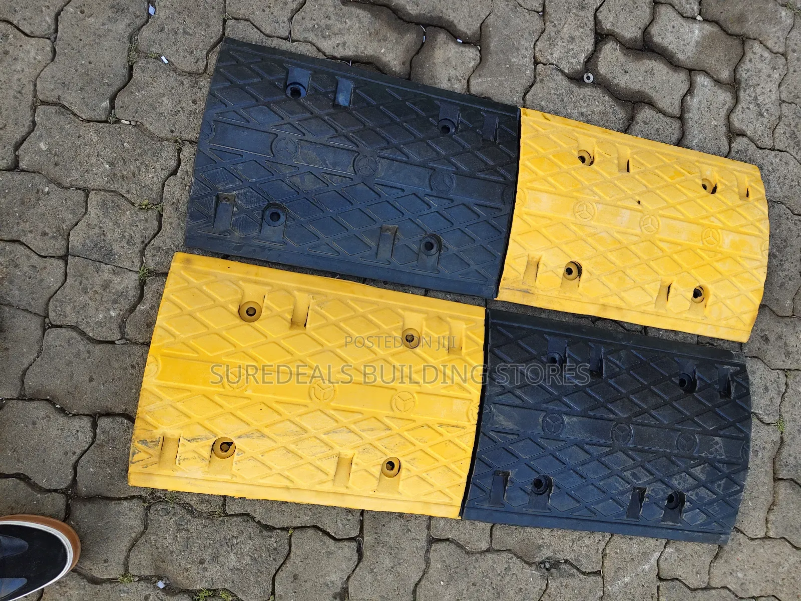High - Visibility Rubber Speed Breaker / Bump