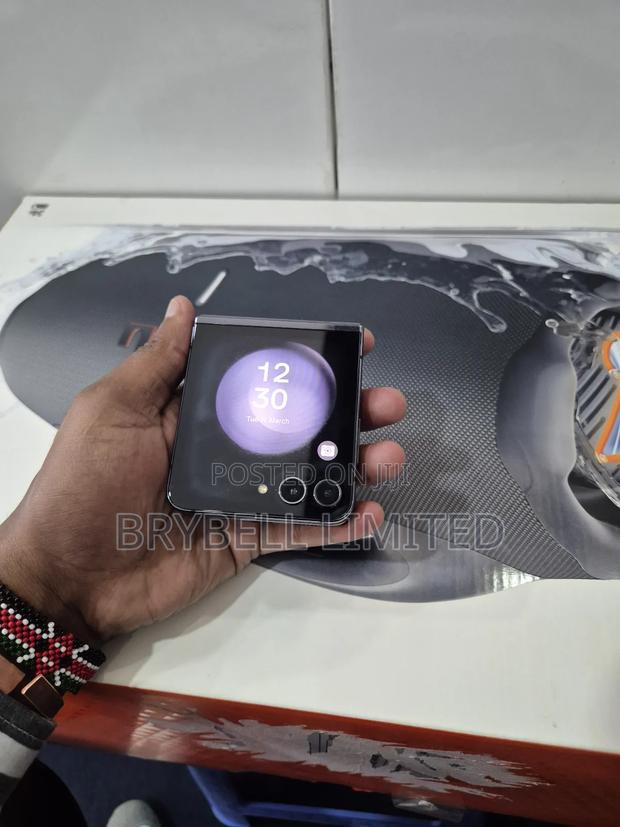 Samsung Galaxy Z Flip 5 256 GB Black - thumbnail 3