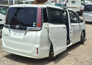 Toyota Esquire 2.0 FWD (7 seater) 2019 White
