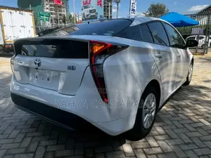 Toyota Prius 2018 White