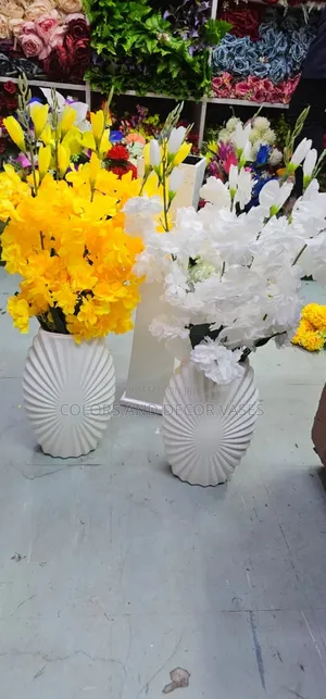 Decor Flowers With Vase in Stock