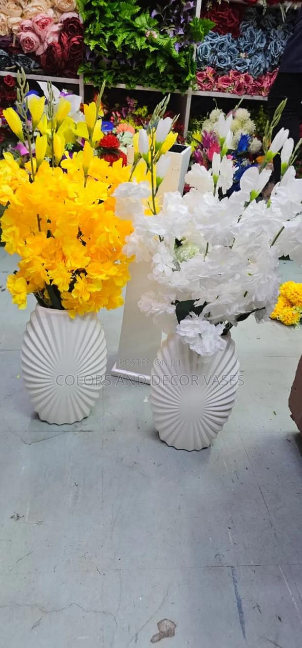 Decor Flowers With Vase in Stock