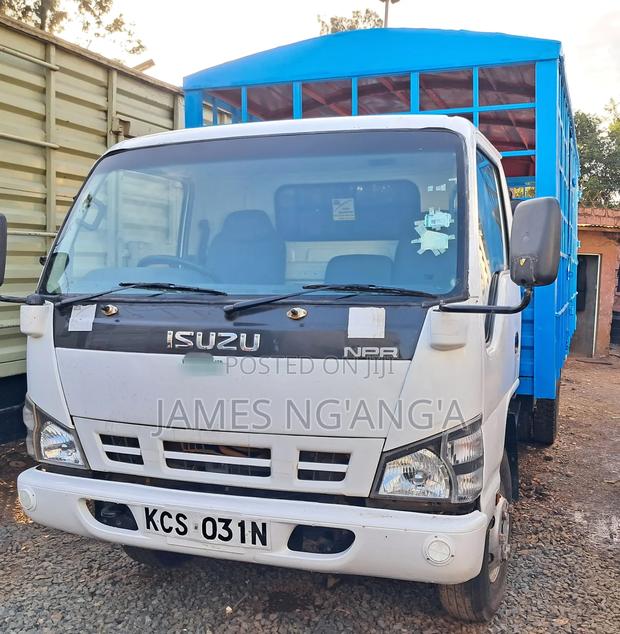 Isuzu NPR Lorry 2018 White - main view