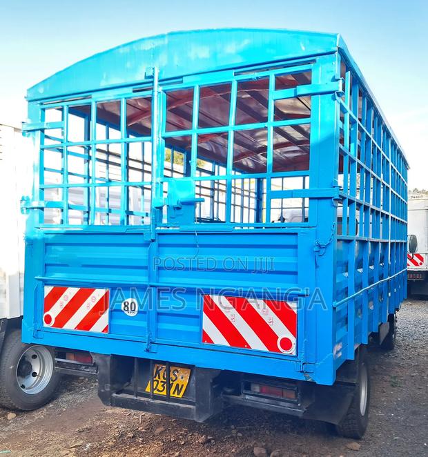 Isuzu NPR Lorry 2018 White - thumbnail 4