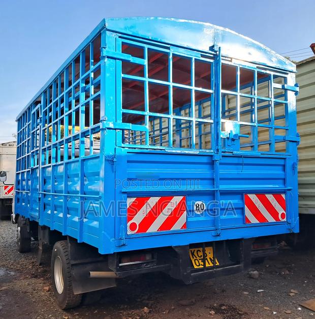 Isuzu NPR Lorry 2018 White - thumbnail 5