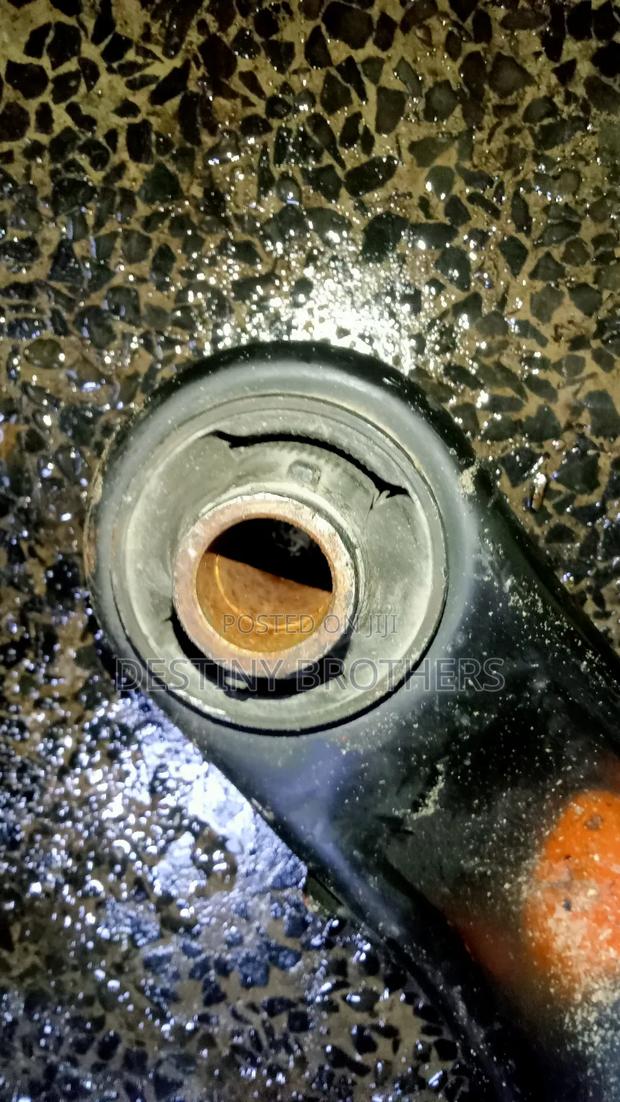 Control Arm Toyota Belta