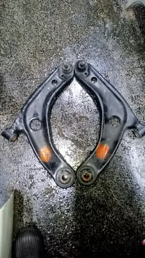Control Arm Toyota Belta