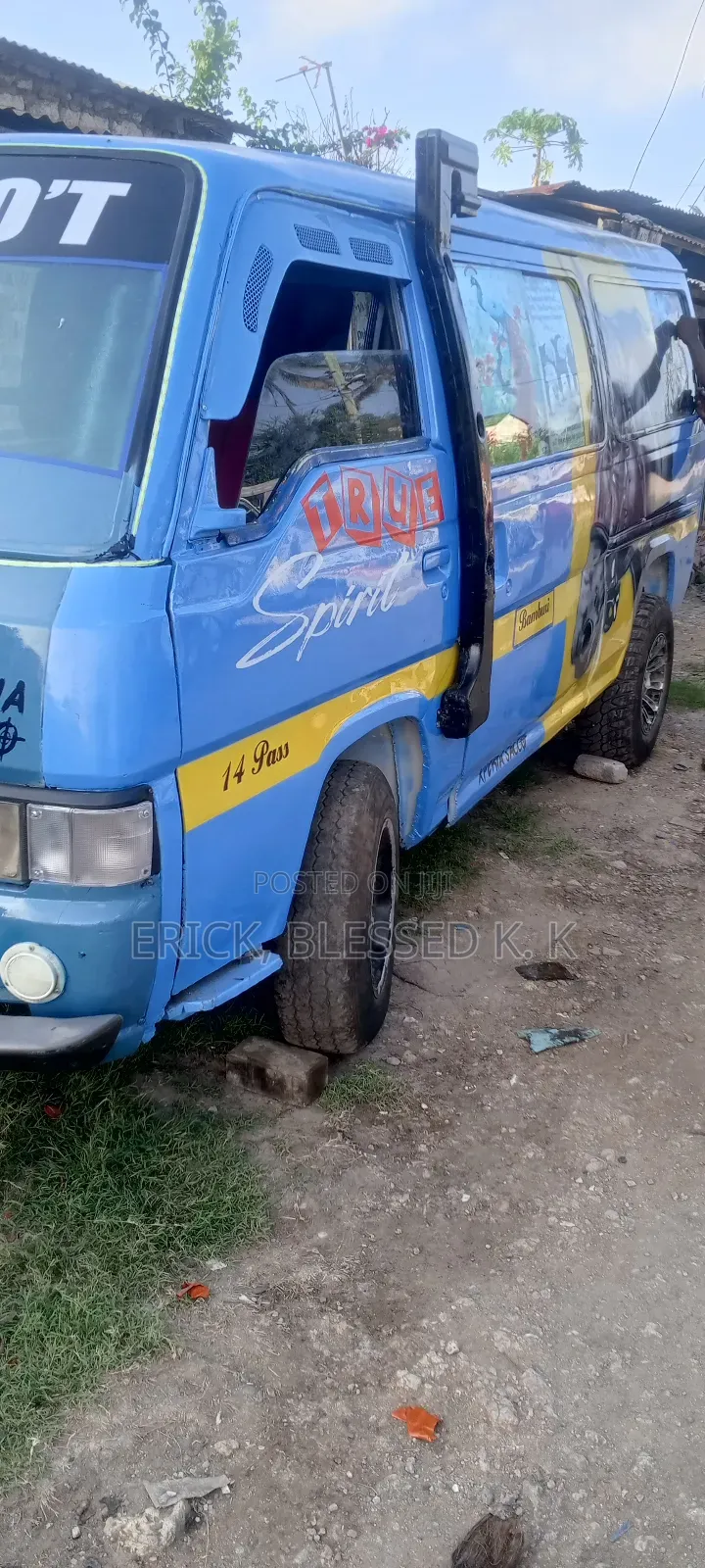 Nissan Caravan (Urvan) 2008 Blue