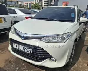 Toyota Corolla Fielder 1.5 Hybrid FWD 2015 White