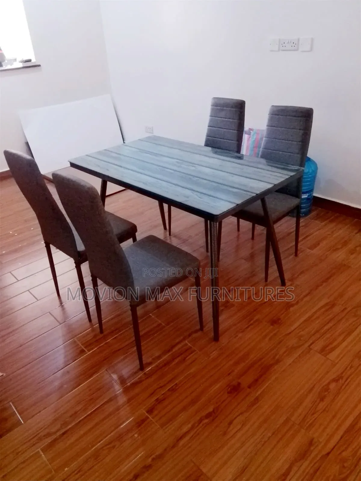 Simple Dinning Table