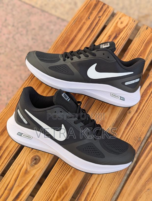Nike Zoom Running Shoes – Lightweight Performance Sneakers