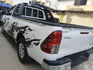 Toyota Hilux 2019 White