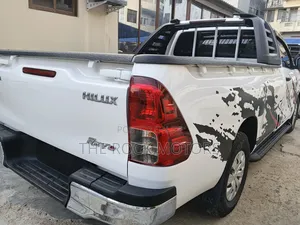 Toyota Hilux 2019 White