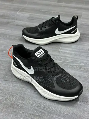 Nike Zoom Running Shoes Black White – Stylish Performance Sneakers