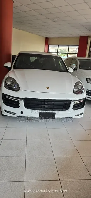 Porsche Cayenne 2019 White