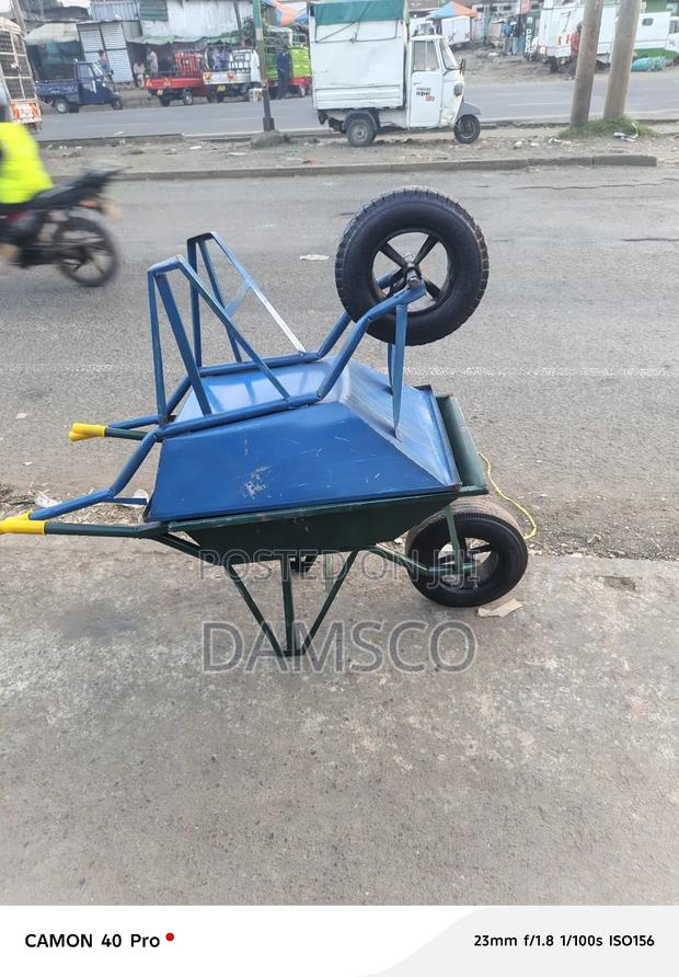 Wheelbarrow - thumbnail 2