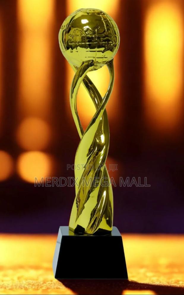 Crystal Trophy, Trophies