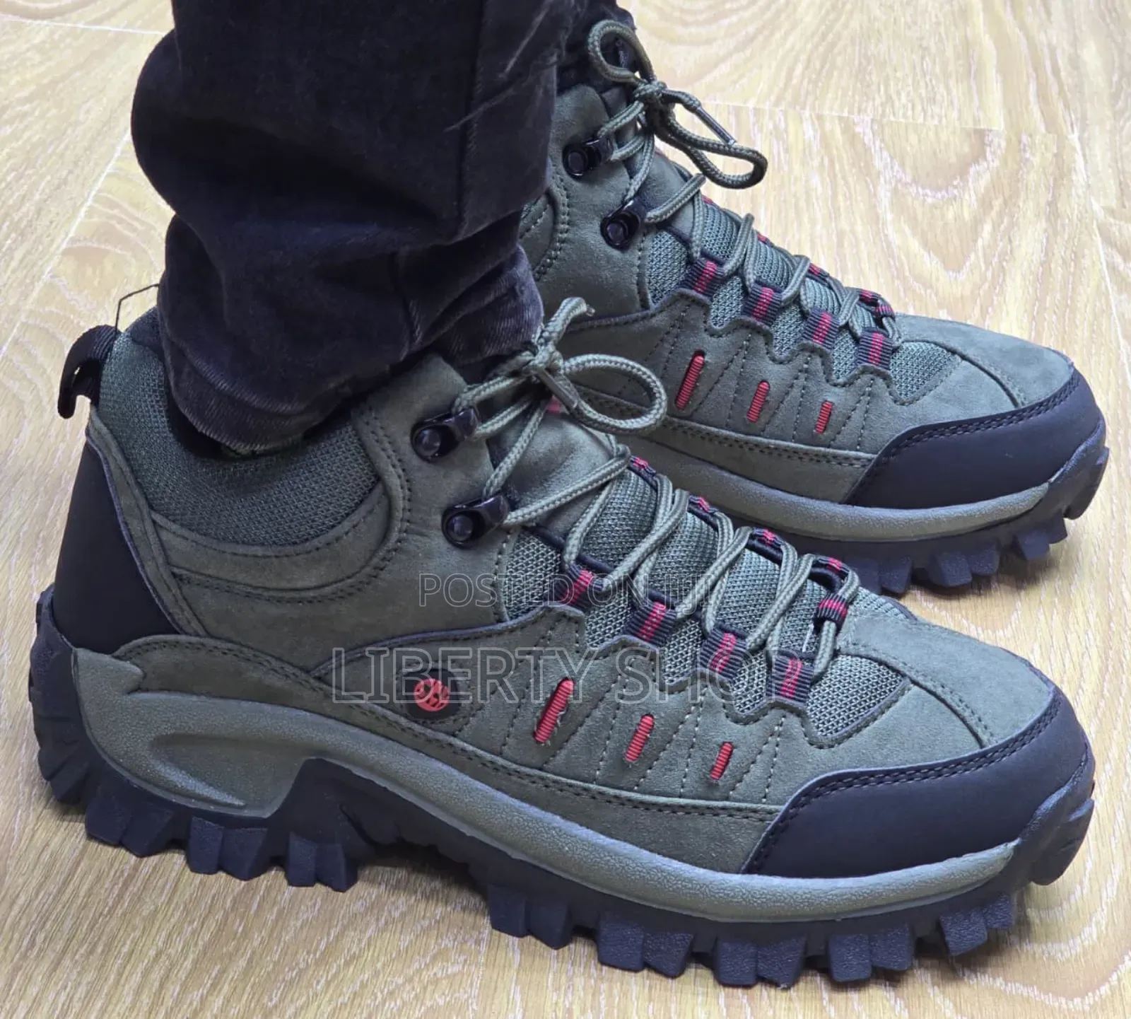 Hiking Boots Sky View Size 40 -44