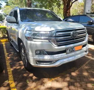 Toyota Land Cruiser 4.6 V8 ZX 2019 White