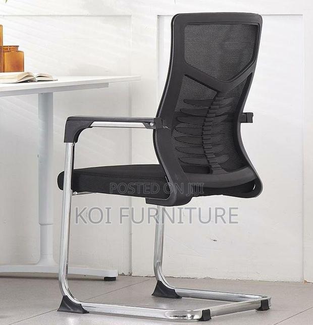 Office Chair : Modern Task Chair With Fixed Arms - thumbnail 2