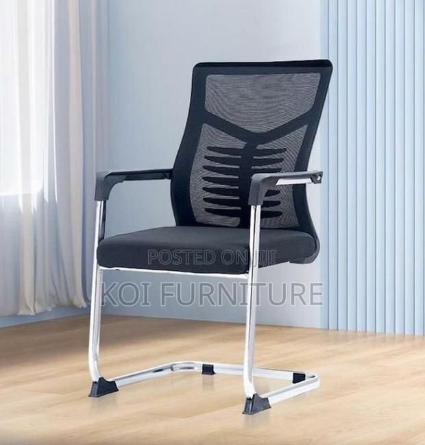 Office Chair : Modern Task Chair With Fixed Arms - thumbnail 3