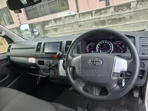 Toyota HiAce 2019 White