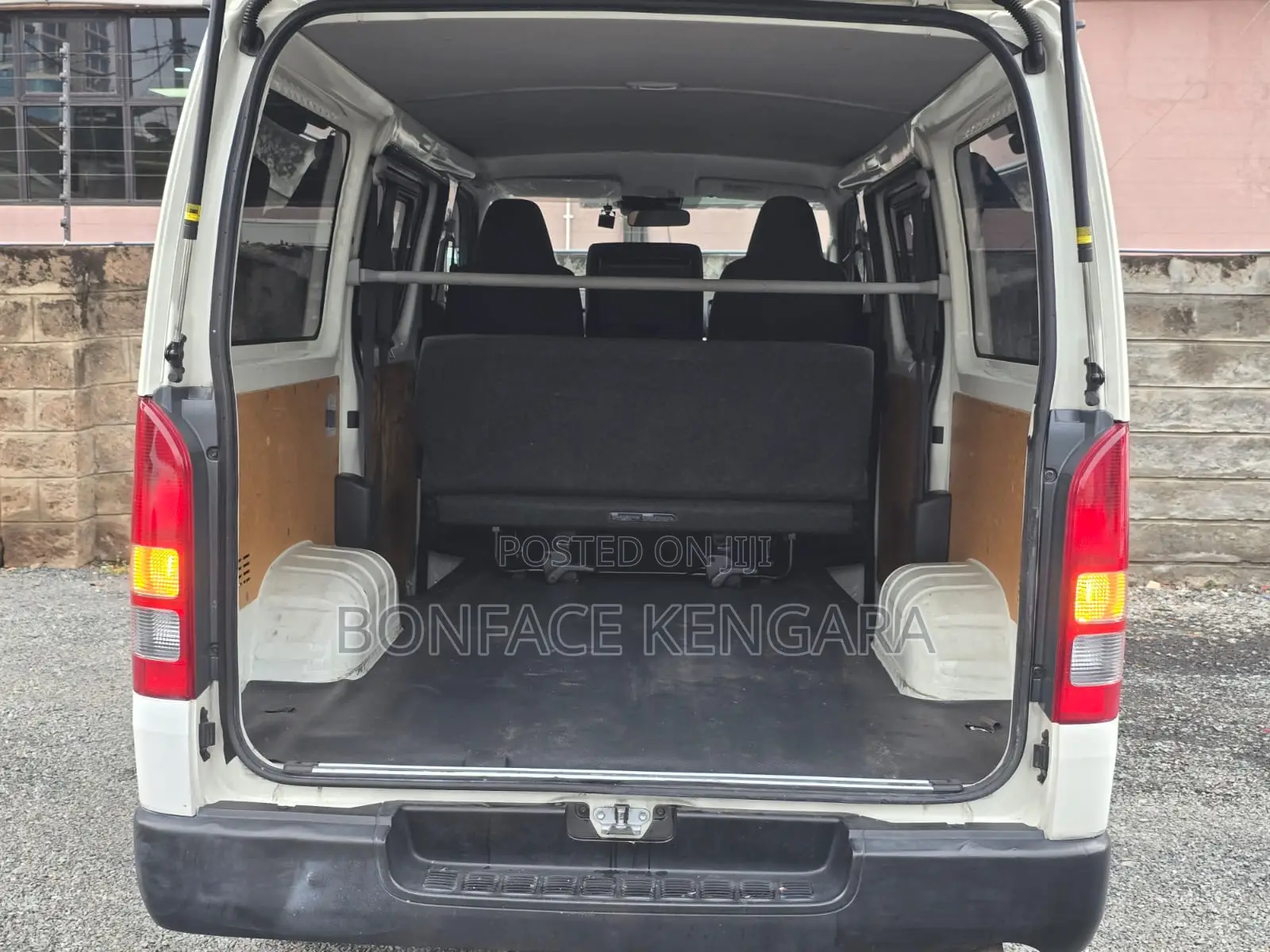 Toyota HiAce 2019 White