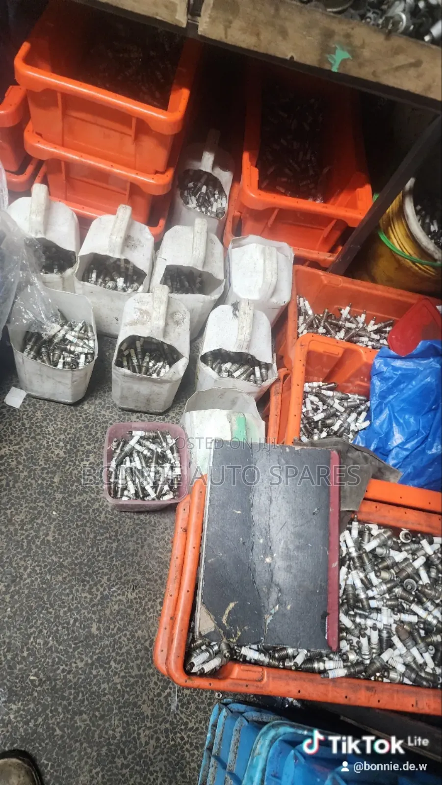 Engine Sparks Plugs