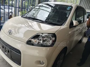 Toyota Porte 2019 White