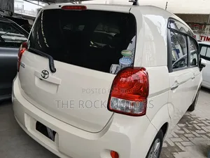 Toyota Porte 2019 White